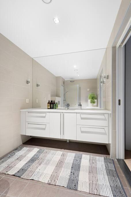 Modern 3Bed Room Sea View Apartment @ Oslo Barcode Exterior photo